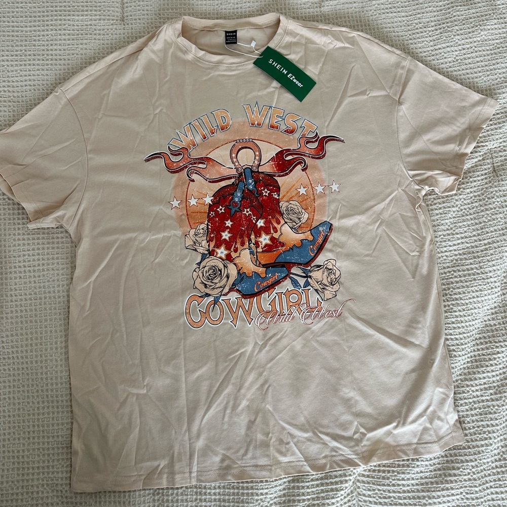 SHIEN large/oversized beige Wild West cowgirl boots graphic T shirt. New